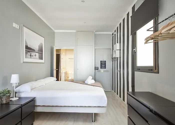 Fira Apartments By Gaiarooms